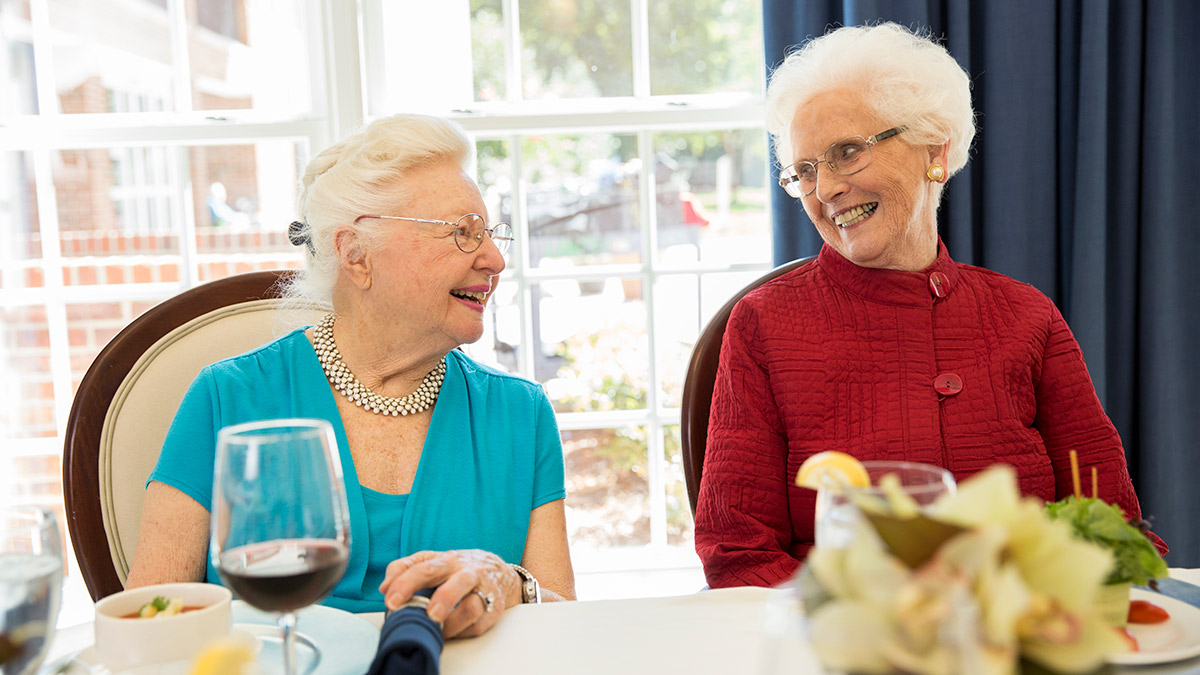 Kisco Senior Living - Abbotswood at Irving Park - Women at Table