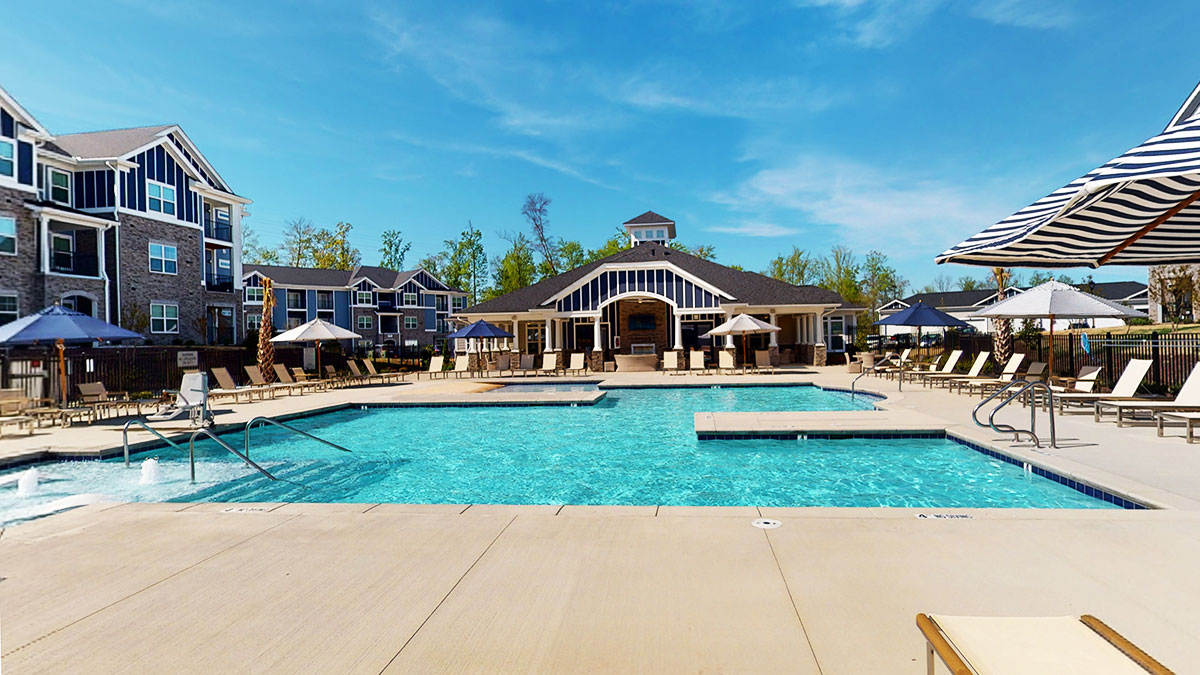 The Retreat at Sixty Eight - Pool & Clubhouse