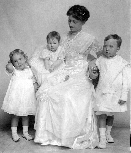 Katharine Reynolds with Mary, Nancy, and Dick Katharine Reynolds with Mary, Nancy, and Dick